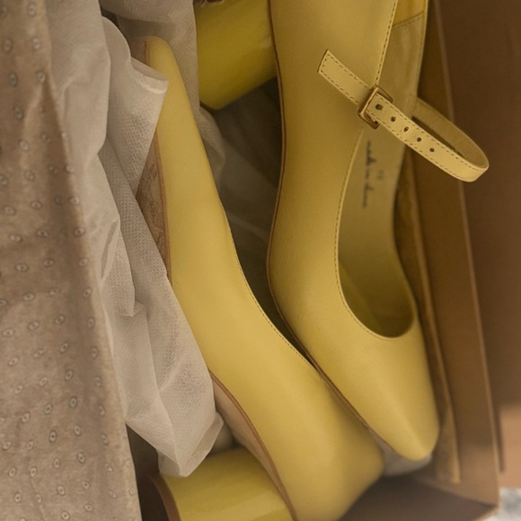 RARE CHARLOTTE STONE WINNIE HEEL - BUTTER - Picture 7 of 10